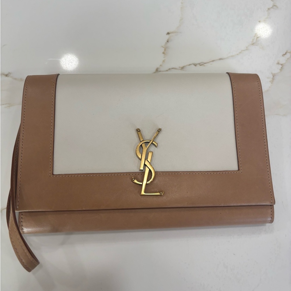 SAINT LAURENT 
Cassandre Pouch
